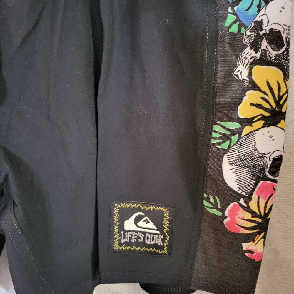 Quicksilver Men's Highline Skull Chain 18 Boardshort  Swim Trunk Size 40 - Picture 5 of 13